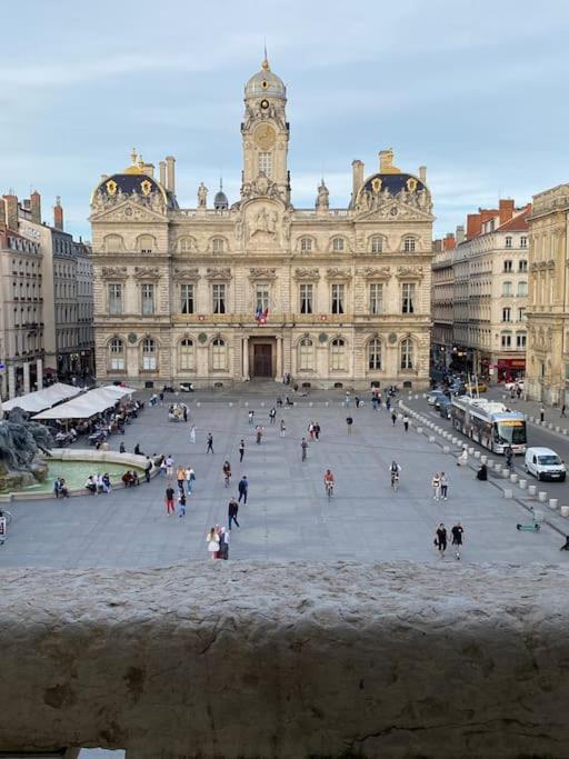 Grand Balcon Place Des Terreaux ลียง ภายนอก รูปภาพ