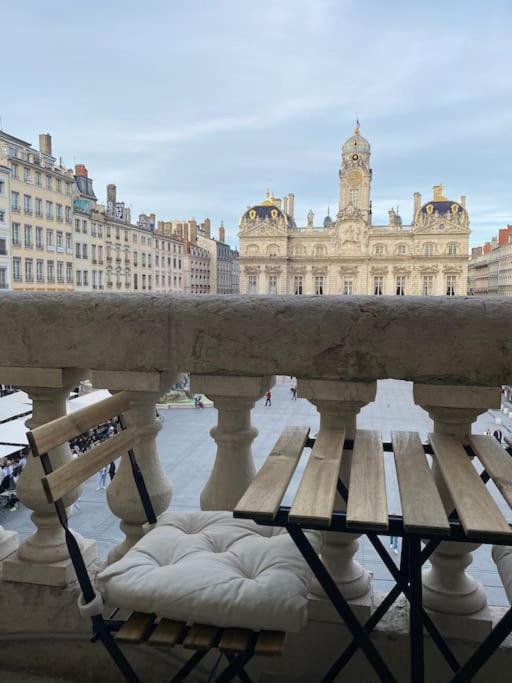 Grand Balcon Place Des Terreaux ลียง ภายนอก รูปภาพ