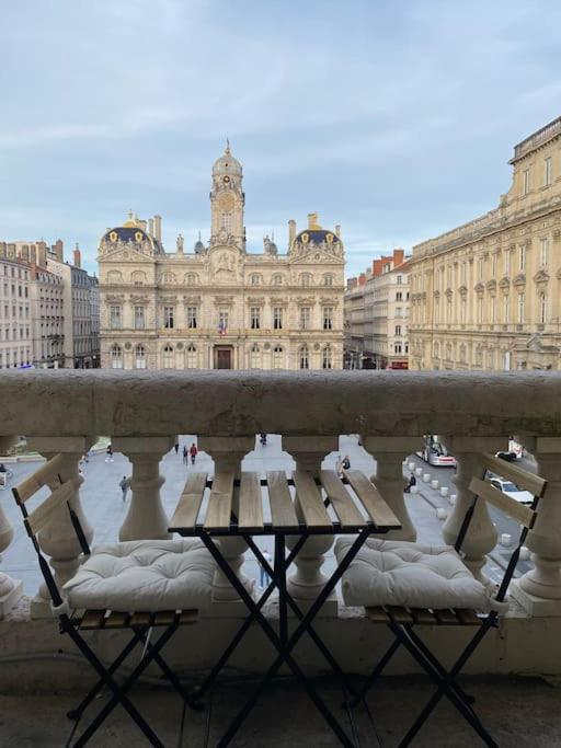 Grand Balcon Place Des Terreaux ลียง ภายนอก รูปภาพ